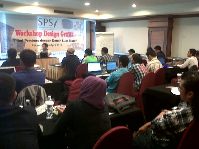 [IMG:workshop-desain-grafis-di-pekanbaru-riau-24-04-2013-ii.jpeg]